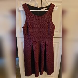 Sleeveless Textured Dress (With A Bit Of Flare) In Burgundy & Black (41 Hawthorn